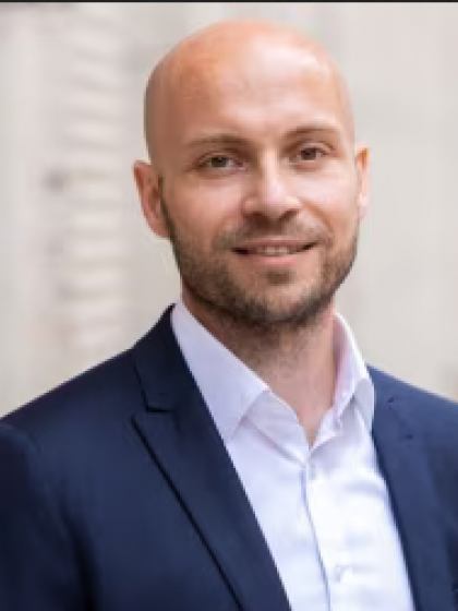 Dr. Nils Förster